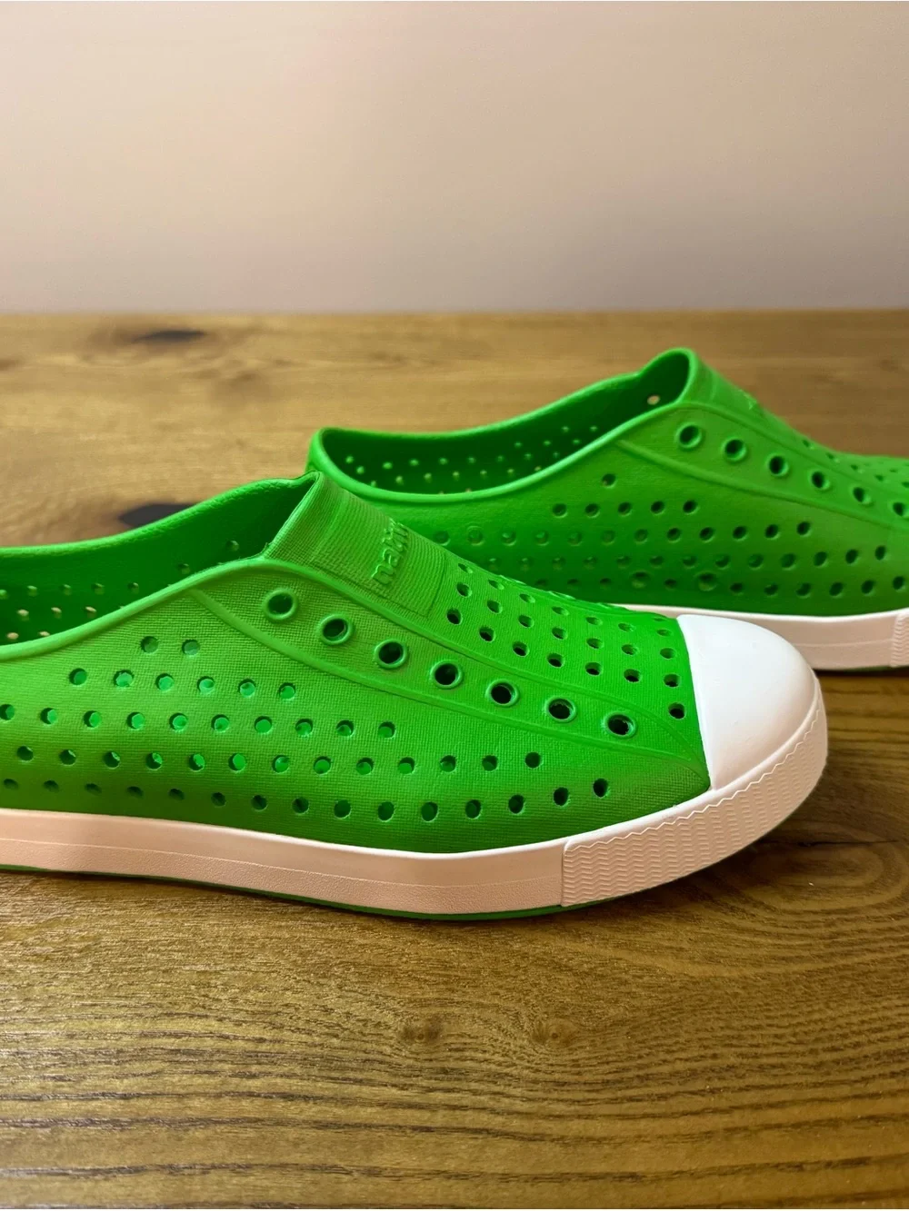 Native Kids Slip-On Water Shoes in Bright Green 4Y